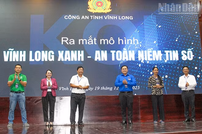 Ra mắt mô hình “Vĩnh Long xanh-An toàn niềm tin số”. 