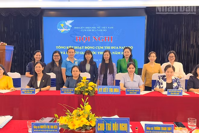 Lễ ký kết thi đua cụm Nam Bộ. 