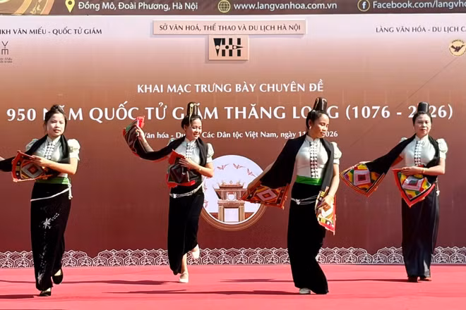 Văn nghệ chào mừng lễ khai mạc trưng bày chuyên đề “950 năm Quốc Tử Giám Thăng Long (1076-2026)”. (Ảnh: BTC) 