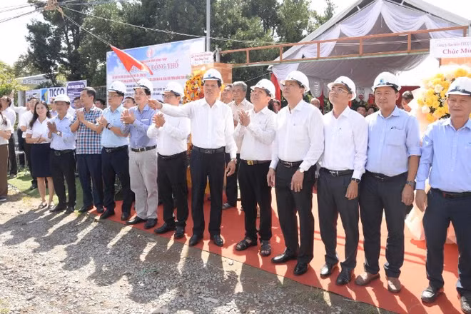 Lãnh đạo tỉnh Đồng Tháp phát lệnh động thổ các công trình.