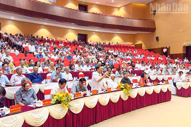Đại biểu tham dự buổi họp mặt. 