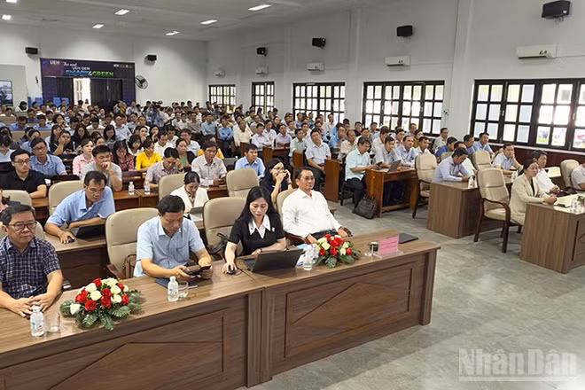 Đại biểu tham dự buổi tập huấn. 
