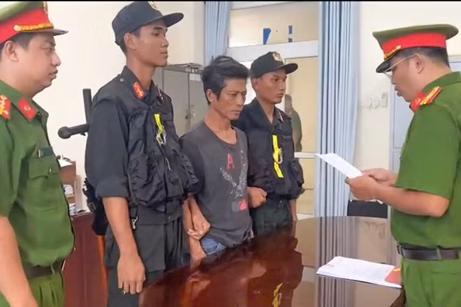 Cơ quan công an thi hành các quyết định đối với Đặng Văn Dùng.