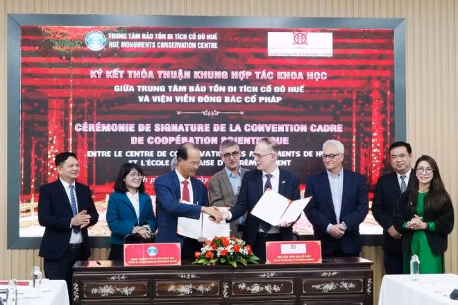 Thành phố Huế ký thỏa thuận hợp tác khoa học với Viện Viễn Đông Bác cổ Pháp. 