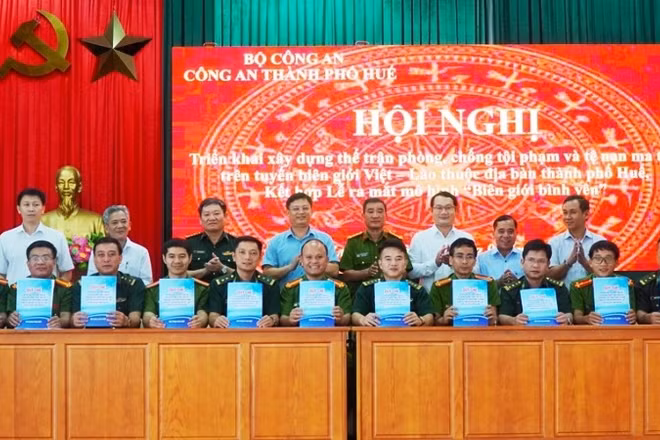Tại lễ ký kết quy chế phối hợp giữa các lực lượng trong công tác phòng ngừa, đấu tranh phòng, chống tội phạm về ma tuý ở khu vực biên giới Việt-Lào. (Ảnh: CTV)