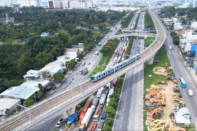 Kết nối vùng trung tâm trở nên rõ nét hơn khi tuyến Metro số 1 Bến Thành-Suối Tiên khai trương từ tháng 12/2024. (Ảnh: Thế Anh)