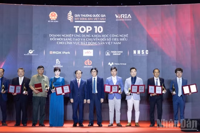 Top 10 Doanh nghiệp ứng dụng khoa học công nghệ, đổi mới sáng tạo và chuyển đổi số tiêu biểu cho lĩnh vực bất động sản Việt Nam. (Ảnh: Minh Duy)