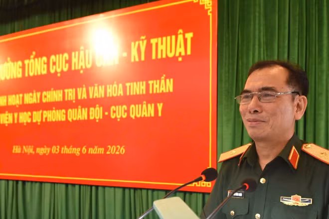 Thiếu tướng Nguyễn Đình Chiêu phát biểu động viên cán bộ, nhân viên, chiến sĩ tại buổi sinh hoạt. (Ảnh: Mai Tâm)