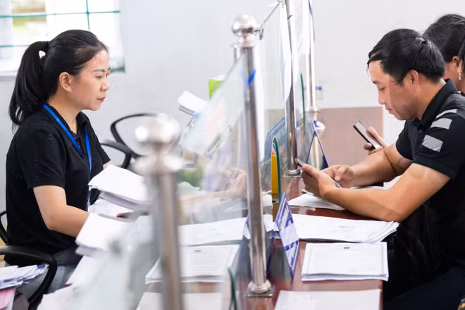 Người dân tiếp cận dịch vụ đăng ký hộ tịch tại địa phương. (Ảnh: UNFPA Việt Nam)