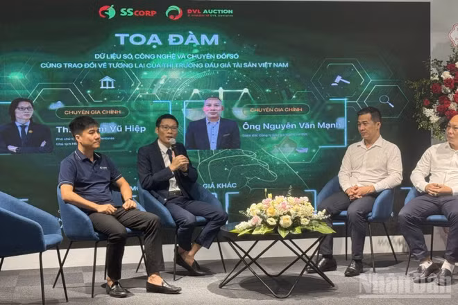 Các diễn giả chung nhận định, trong chuyển đổi số, dữ liệu đã và đang trở thành một loại tài sản chiến lược, quyết định tới năng lực cạnh tranh của tổ chức, doanh nghiệp và cả nền kinh tế. (Ảnh: HNV)
