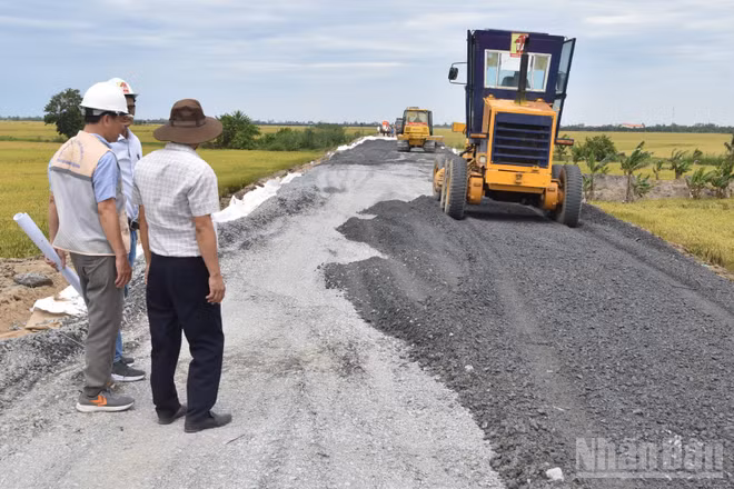 Dự án xây dựng tuyến đường tỉnh 857 (đoạn Quốc lộ 30-đường tỉnh 845) giải ngân 55 tỷ đồng, đạt 13,1% kế hoạch. (Ảnh: NGUYỄN SỰ)
