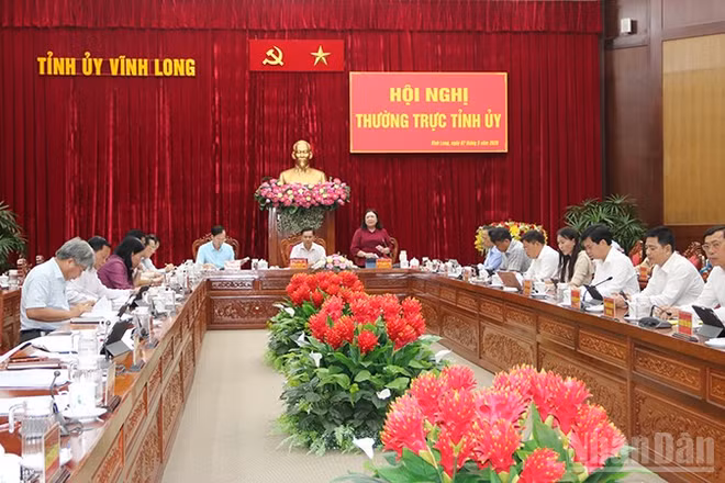 Tỉnh ủy Vĩnh Long làm việc với Đảng ủy Ủy ban nhân dân tỉnh về đẩy nhanh tiến độ đầu tư công.