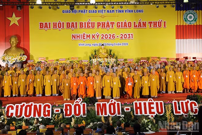Thành viên Ban Trị sự Giáo hội Phật giáo Việt Nam tỉnh Vĩnh Long, khóa 1, nhiệm kỳ 2026-2031, ra mắt tại Đại hội.