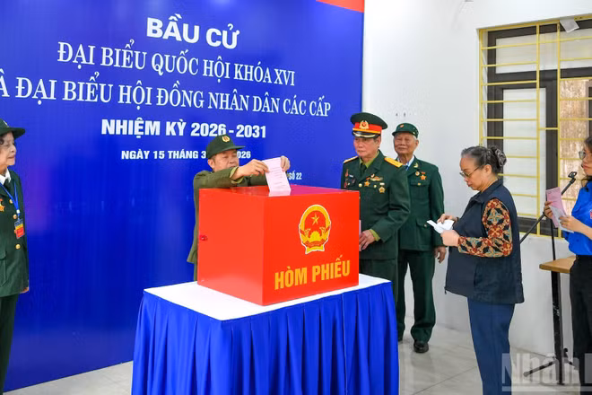 Quy trình hướng dẫn cử tri bỏ phiếu được thực hành nhằm bảo đảm đúng quy định trong ngày bầu cử.