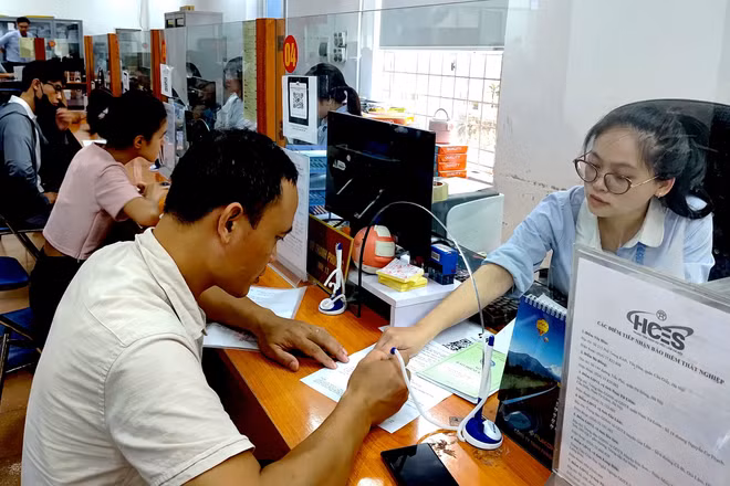 Người lao động cần được bảo đảm đầy đủ quyền lợi theo quy định của pháp luật. (Ảnh VĂN HỌC)