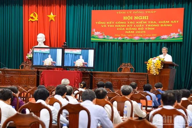 Các đại biểu tham dự hội nghị. 