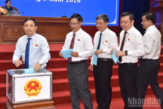 Các đại biểu Hội đồng nhân dân tỉnh Đồng Tháp khóa XI, nhiệm kỳ 2026-2031 tiến hành bầu các chức danh thuộc thẩm quyền.