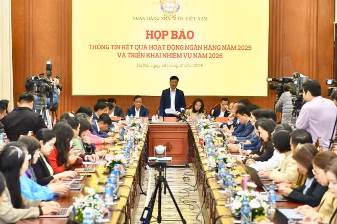 Toàn cảnh cuộc họp báo.