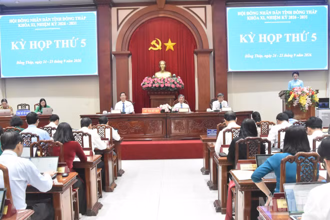 Các đại biểu tham dự kỳ họp. (Ảnh: NGUYỄN SỰ)