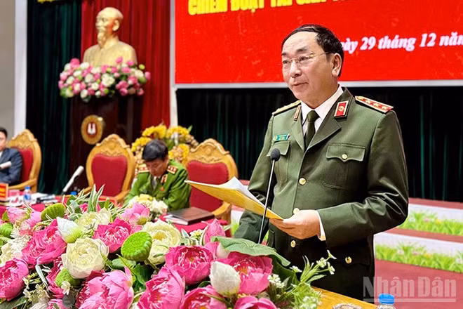 Thượng tướng, PGS, TS Trần Quốc Tỏ, Ủy viên Trung ương Đảng, Thứ trưởng Công an phát biểu tại hội thảo. Ảnh: Dương Thịnh