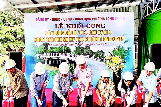 Phường Long Xuyên khởi công xây dựng cầu bắc qua kênh Ngã Bát.