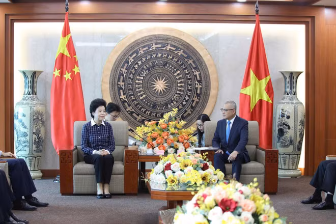 Bí thư Tỉnh ủy Phạm Đại Dương trao đổi với Đoàn đại biểu Chính hiệp toàn quốc Trung Quốc.