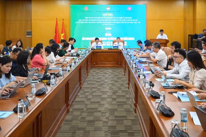 Quang cảnh buổi họp báo.