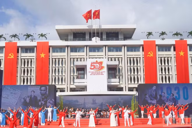 [Ảnh] Thành phố Hồ Chí Minh tổng duyệt Lễ kỷ niệm 50 năm thành phố mang tên Bác Hồ