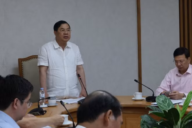 Phó Thủ tướng Thường trực Phạm Gia Túc làm việc với Bộ Công Thương và các bộ, ngành liên quan về tình hình triển khai Nghị quyết 57/NQ-TW. (Ảnh: VGP)