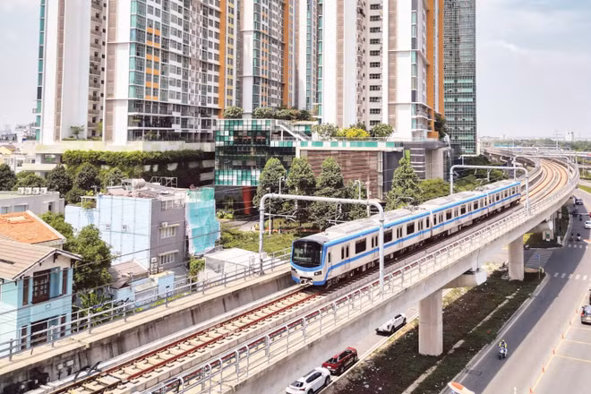 Tuyến Metro số 1 Bến Thành-Suối Tiên khai thác từ tháng 12/2024, công suất khai thác vượt thiết kế. (Ảnh THẾ ANH)