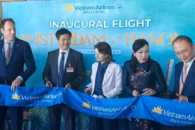 Vietnam Airlines khai trương đường bay thẳng Amsterdam-Hà Nội.