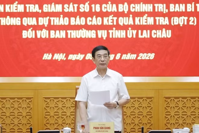 Đại tướng Phan Văn Giang, Ủy viên Bộ Chính trị, Phó Thủ tướng Chính phủ, Bộ trưởng Quốc phòng chủ trì hội nghị. (Ảnh: qdnd.vn)