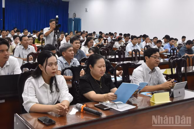 Các học viên tham gia lớp tập huấn.