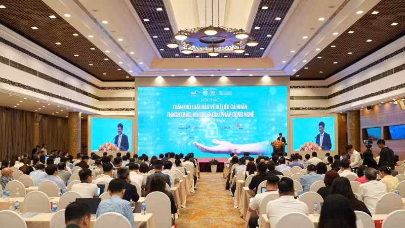 Toàn cảnh Hội thảo “Tuân thủ Luật Bảo vệ dữ liệu cá nhân: Thách thức, rủi ro và giải pháp công nghệ”.