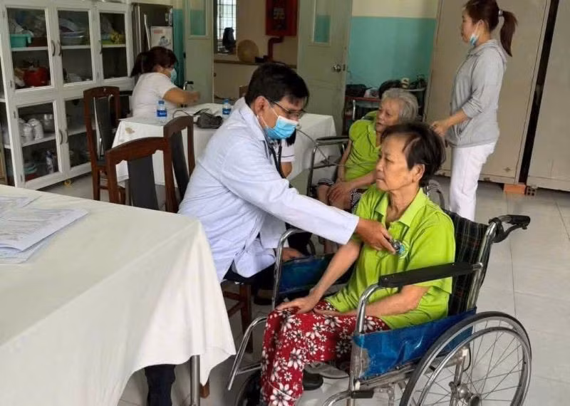 Bộ Y tế đề xuất thực hiện phân cấp 11 nhóm nhiệm vụ trọng tâm cho Cục Bảo trợ xã hội. (Ảnh minh họa)