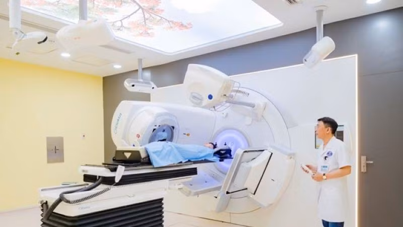 Hệ thống máy xạ trị gia tốc thế hệ mới được Bệnh viện K trang bị tại cơ sở Quán Sứ điều trị các bệnh ung thư. (Ảnh minh họa)
