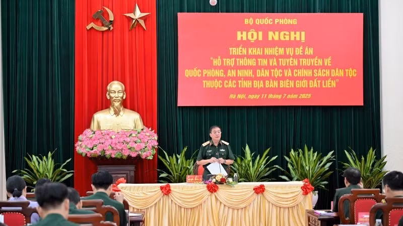 Bộ Quốc phòng tổ chức hội nghị triển khai nhiệm vụ Đề án “Hỗ trợ thông tin và tuyên truyền về quốc phòng, an ninh, dân tộc và chính sách dân tộc thuộc các tỉnh địa bàn biên giới đất liền”. (Ảnh: THẾ ĐẠI)