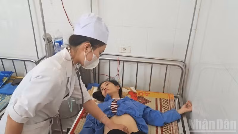 Các bệnh nhân bị ngộ độc thực phẩm sau khi sử dụng bánh mì ở Quảng Ngãi đã được bác sĩ tích cực điều trị, hiện sức khỏe đã ổn định.