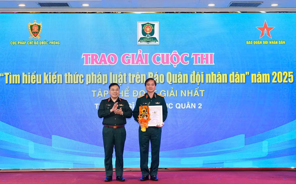 qd2-trao-giai-ta.jpg