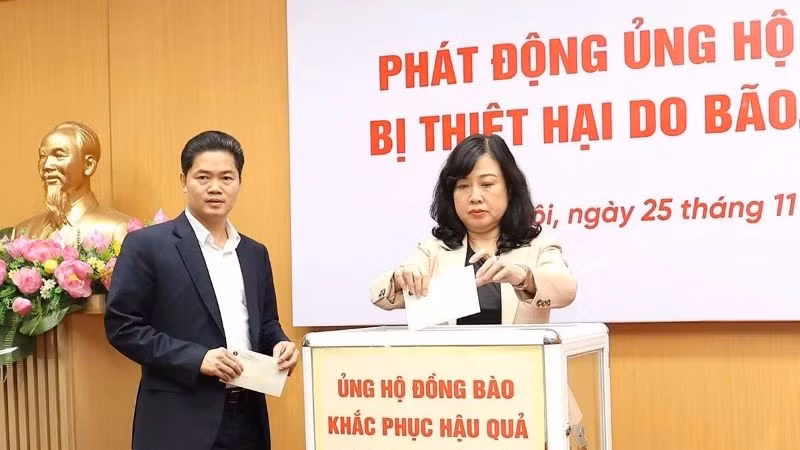 Bộ Y tế phát động ủng hộ đồng bào miền trung, Tây Nguyên bị thiệt hại do bão, lũ chiều 25/11.