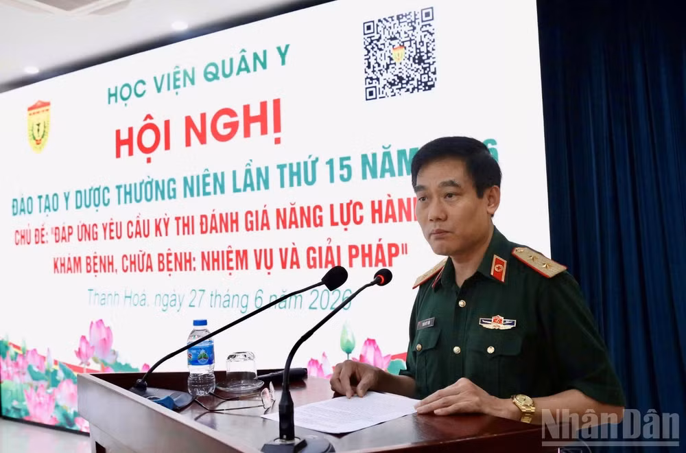 Trung tướng, Giáo sư, Tiến sĩ Trần Viết Tiến, Giám đốc Học viện Quân y phát biểu tại hội nghị.