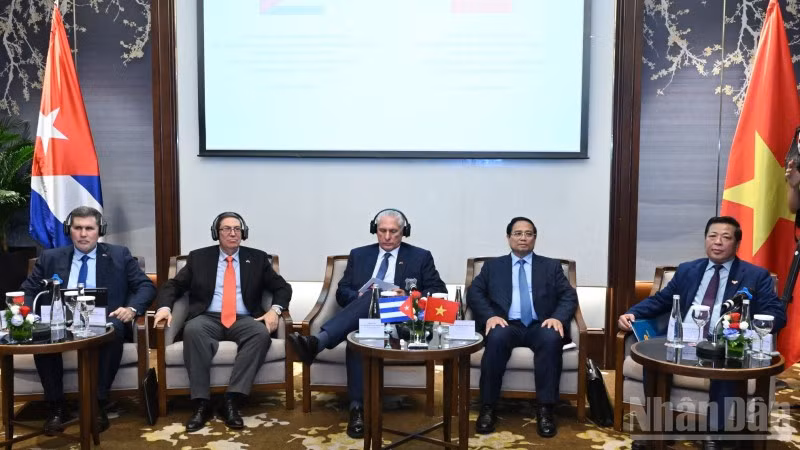 Thủ tướng Phạm Minh Chính và Bí thư thứ Nhất Ban Chấp hành Trung ương Đảng Cộng sản Cuba, Chủ tịch nước Cộng hòa Cuba Miguel Diaz-Canel Bermudez có buổi gặp gỡ các doanh nghiệp. (Ảnh: TRẦN HẢI)