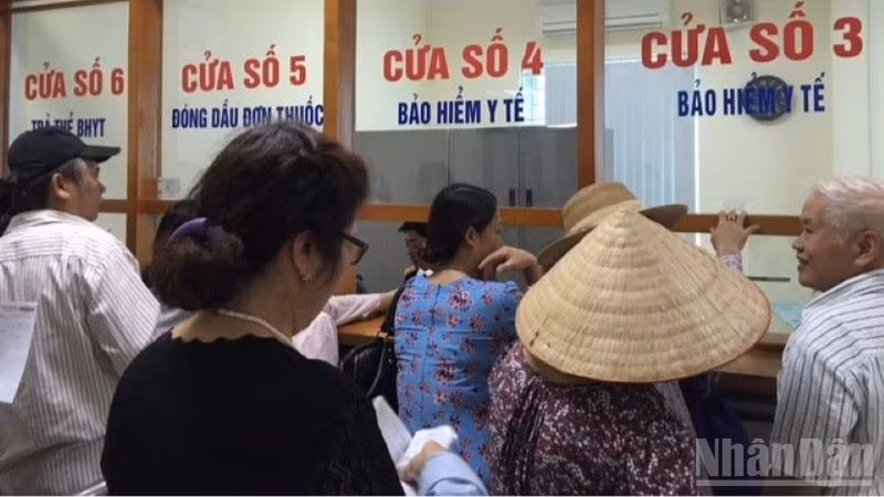 Cử tri kiến nghị tăng mức hưởng bảo hiểm y tế cho cán bộ hưu trí. (Ảnh: ĐỖ THOA)