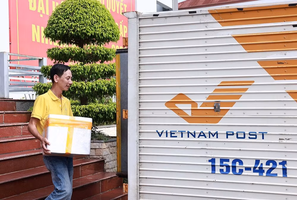 Bưu điện Việt Nam vận chuyển các mẫu sinh phẩm ADN theo hình thức chuyển phát nhanh siêu tốc.