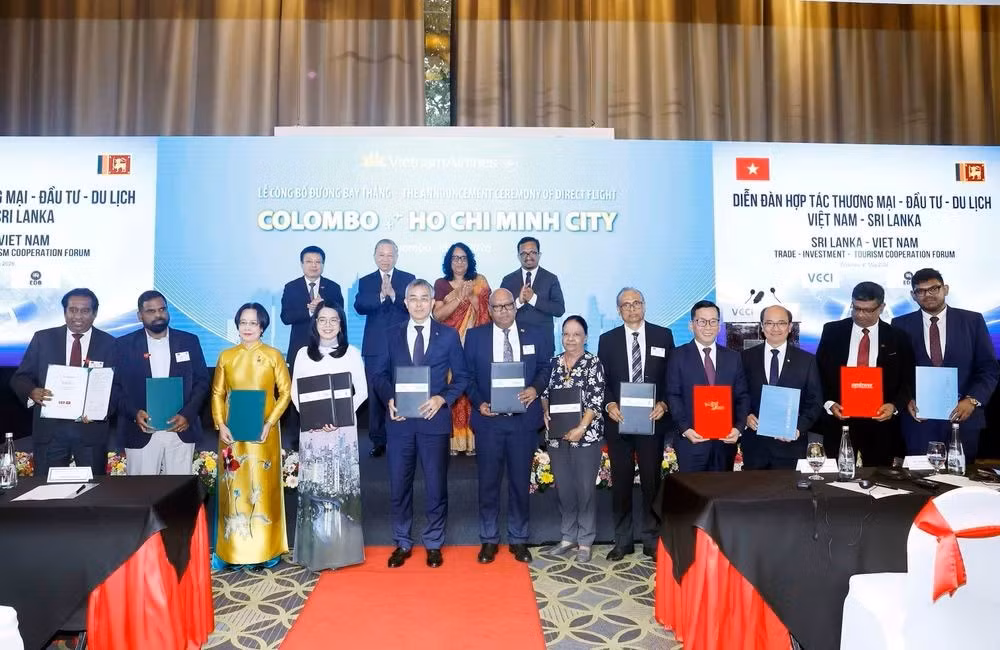 Tổng Bí thư, Chủ tịch nước Tô Lâm, Thủ tướng Sri Lanka Harini Amarasuriya chứng kiến Lễ trao các văn kiện hợp tác giữa 2 nước. (Ảnh: Thống Nhất/TTXVN)
