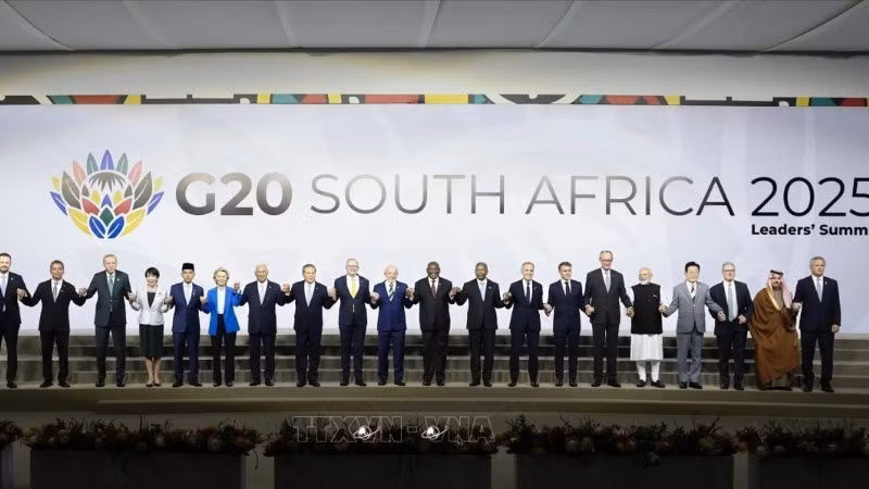 Các nhà lãnh đạo G20 chụp ảnh chung tại hội nghị ở Johannesburg, Nam Phi ngày 22/11/2025. (Ảnh: THX/TTXVN)