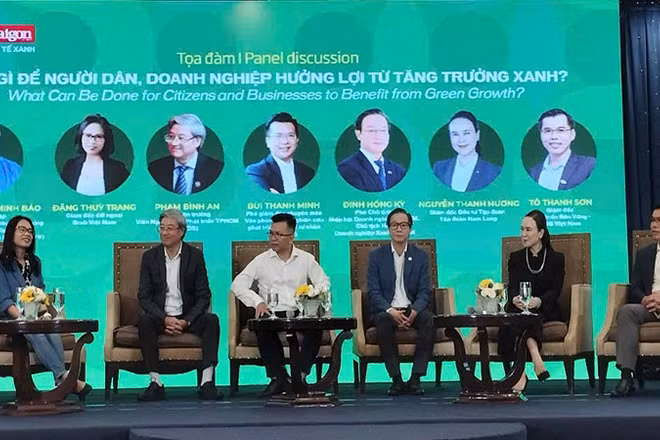 Các chuyên gia và doanh nghiệp tham gia phần Tọa đàm.