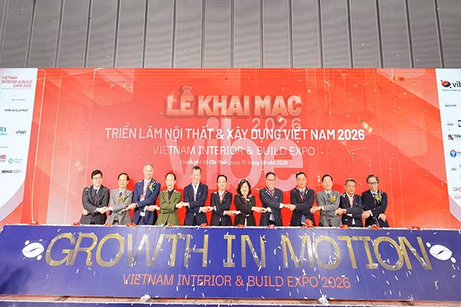 Các đại biểu thực hiện nghi thức khai mạc triển lãm (ảnh: Ban tổ chức)