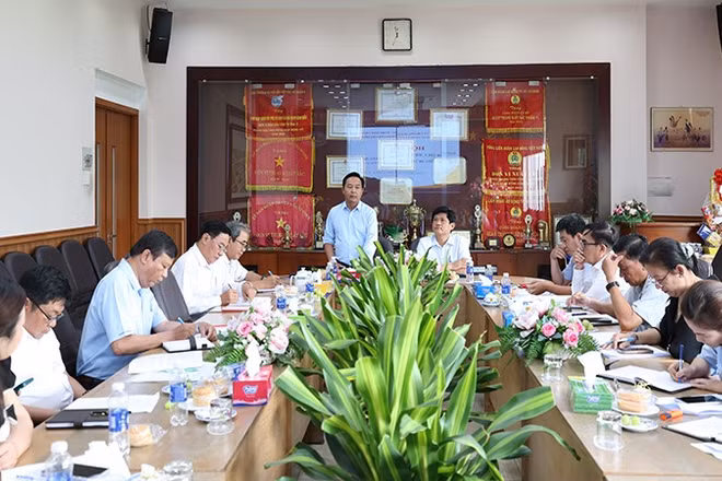Công ty Quản lý và Kinh doanh Chợ Bình Điền họp bàn kế hoạch kinh doanh những tháng cuối năm và phục vụ mùa Tết Bính Ngọ 2026.