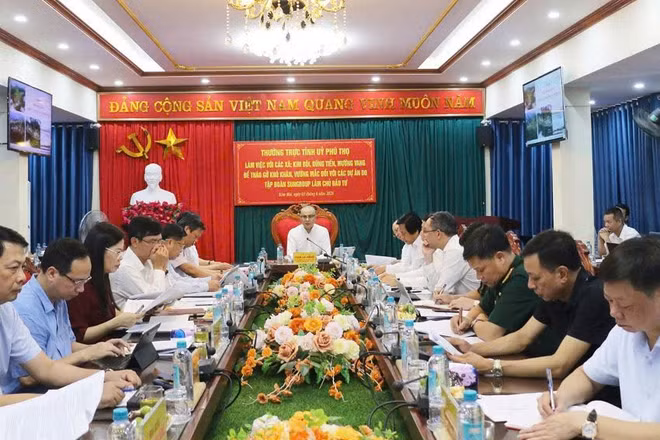 Đồng chí Phạm Đại Dương, Bí thư Tỉnh uỷ Phú Thọ chủ trì buổi làm việc.